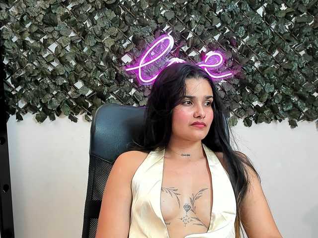 DestinyHills live cam on BongaCams