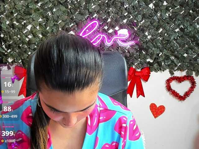 DestinyHills live cam on BongaCams