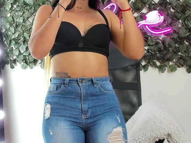 DestinyHills live cam on BongaCams