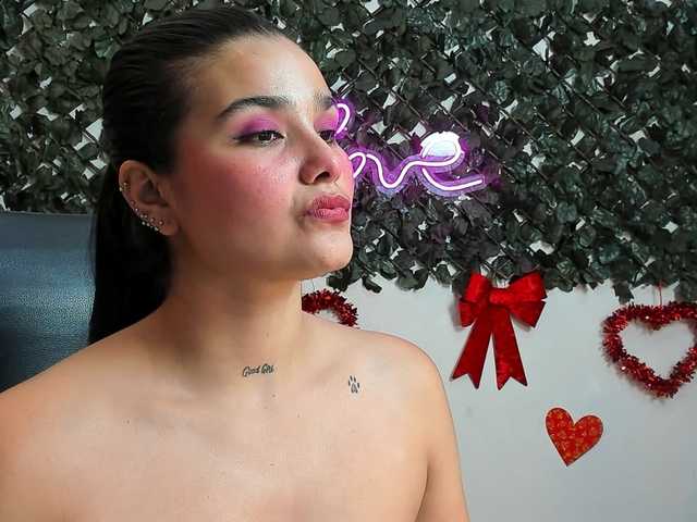 DestinyHills live cam on BongaCams