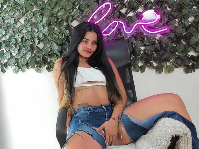 DestinyHills live cam on BongaCams