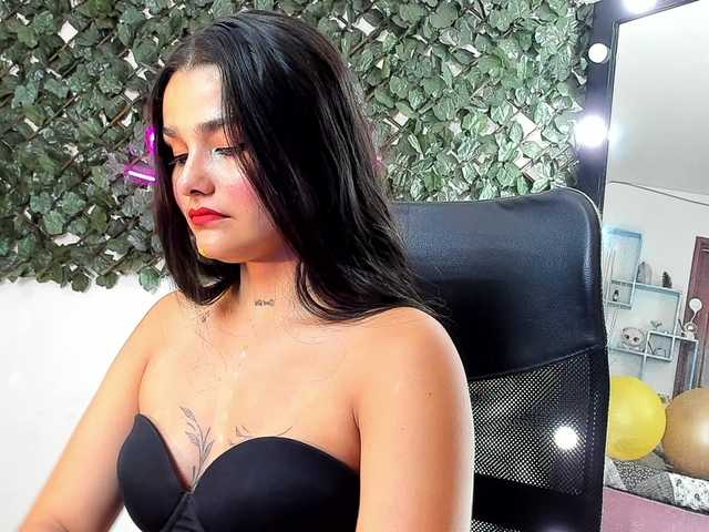 DestinyHills live cam on BongaCams