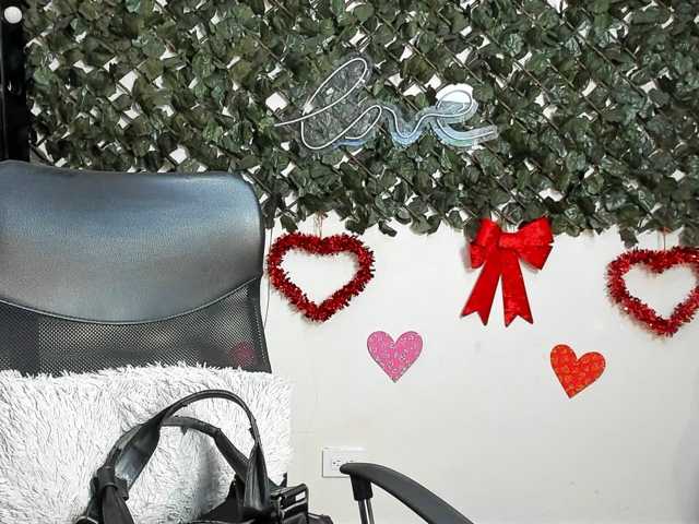 DestinyHills live cam on BongaCams