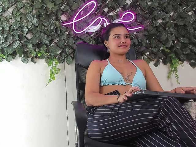 DestinyHills live cam on BongaCams