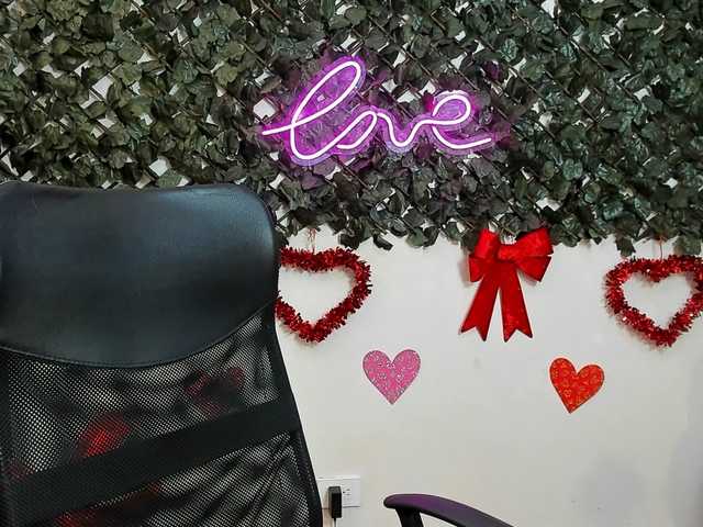 DestinyHills live cam on BongaCams