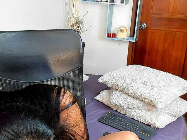DestinyHills live cam on BongaCams