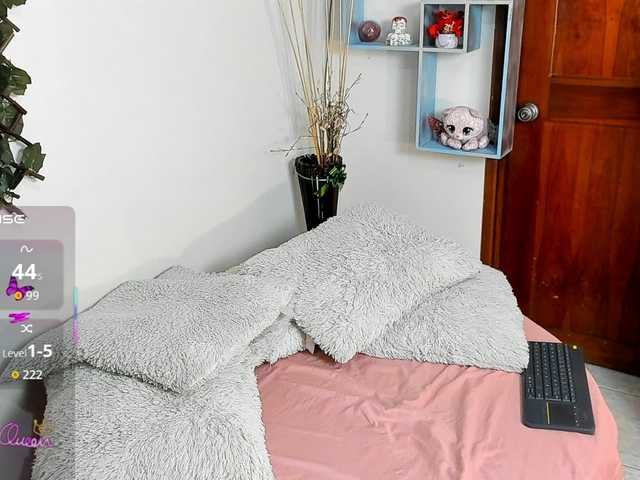 DestinyHills live cam on BongaCams