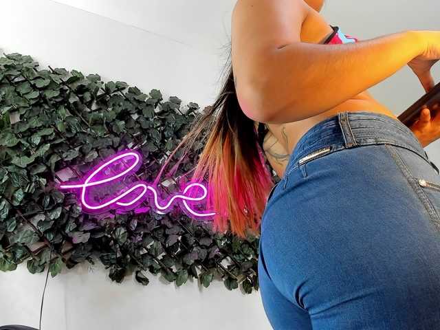 DestinyHills live cam on BongaCams