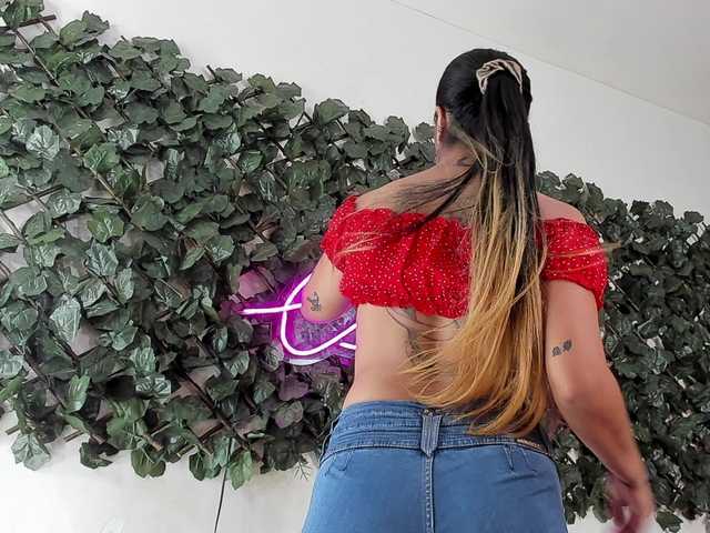 DestinyHills live webcam show