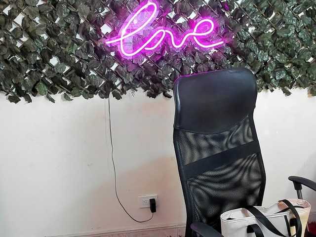 DestinyHills live cam on BongaCams