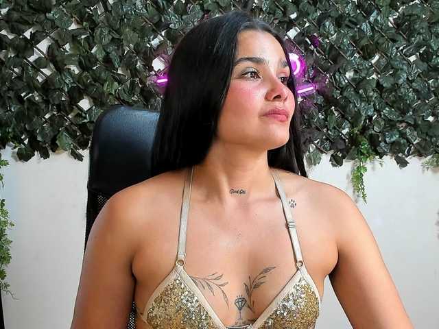 DestinyHills live cam on BongaCams