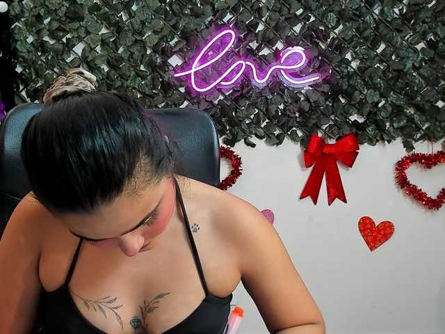 DestinyHills live cam on BongaCams