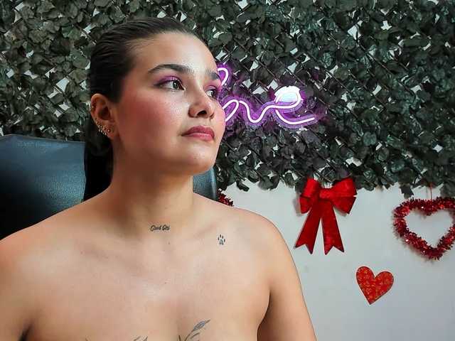 DestinyHills live cam on BongaCams
