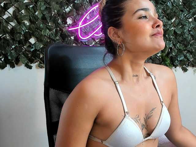 DestinyHills live cam on BongaCams