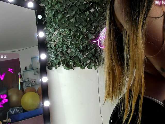 DestinyHills live cam on BongaCams