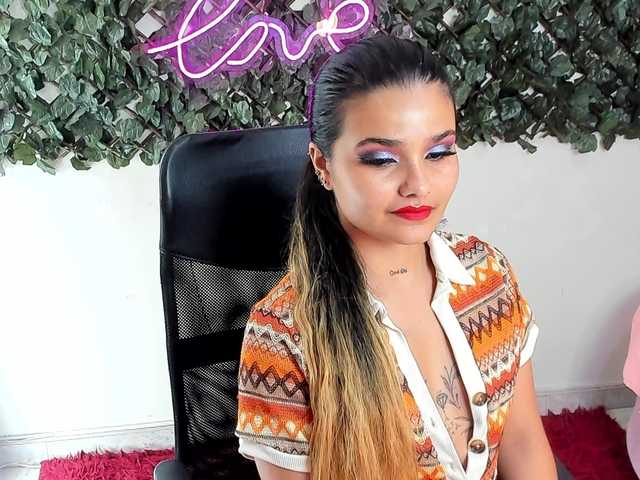 DestinyHills live cam on BongaCams