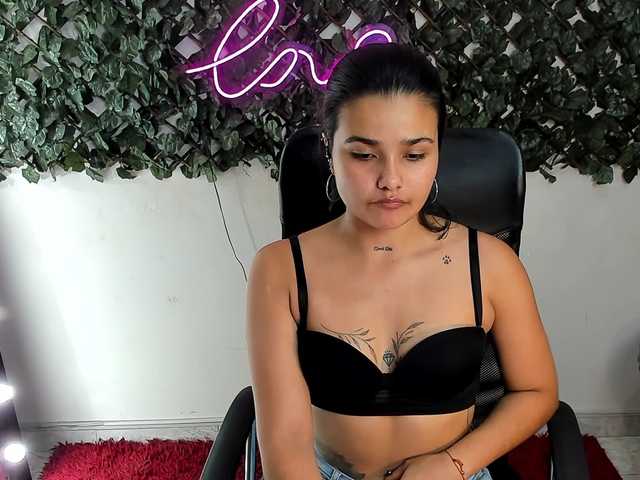DestinyHills live cam on BongaCams