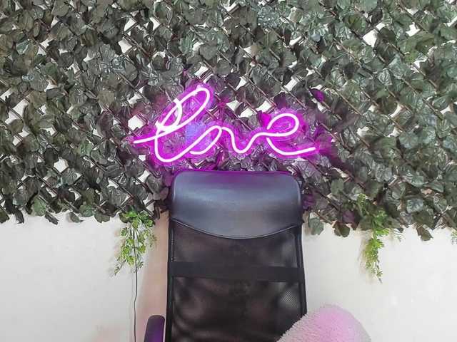 DestinyHills live cam on BongaCams