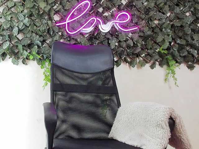 DestinyHills live cam on BongaCams