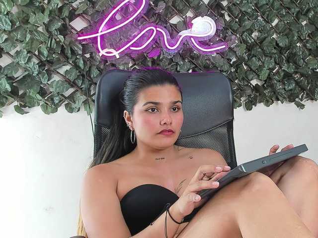 DestinyHills live cam on BongaCams
