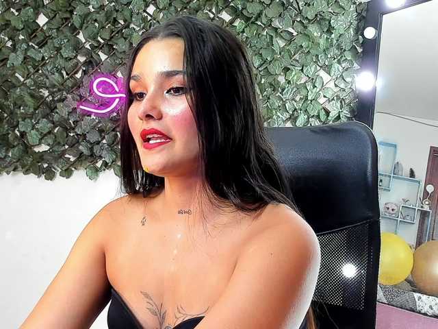 DestinyHills live cam on BongaCams