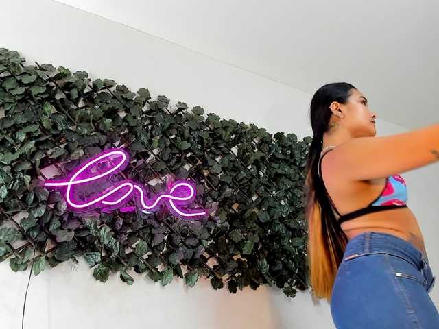 DestinyHills live cam on BongaCams