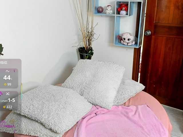DestinyHills live cam on BongaCams