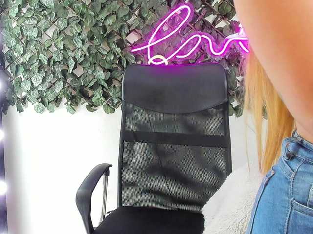 DestinyHills live cam on BongaCams