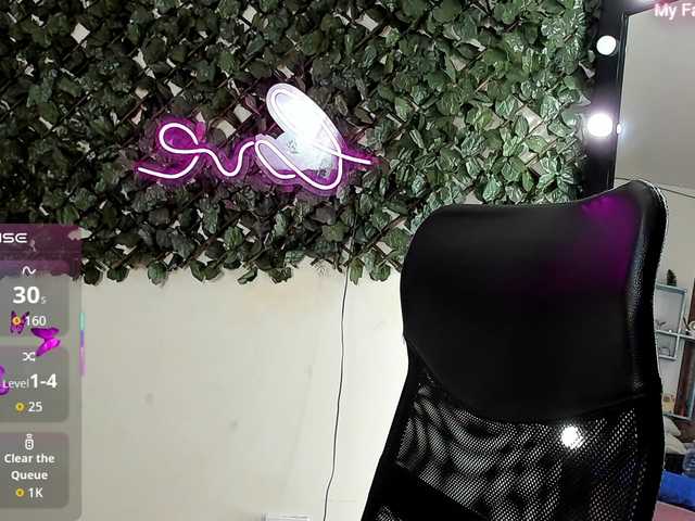 DestinyHills live cam on BongaCams