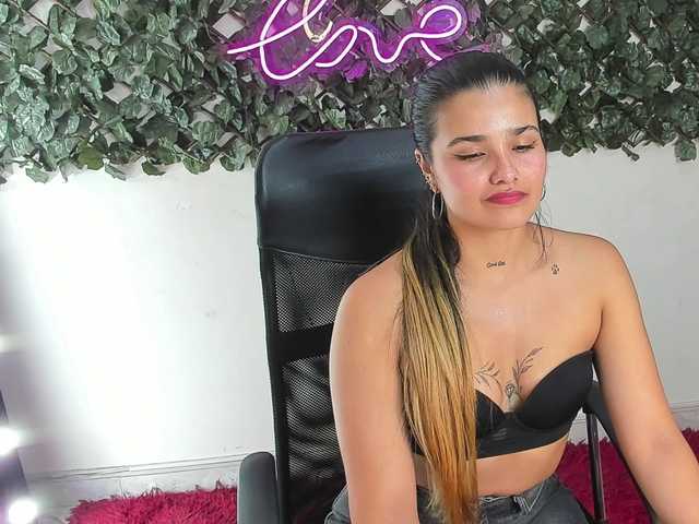 DestinyHills live webcam show