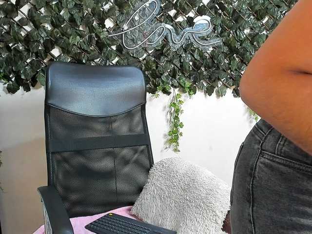 DestinyHills live cam on BongaCams