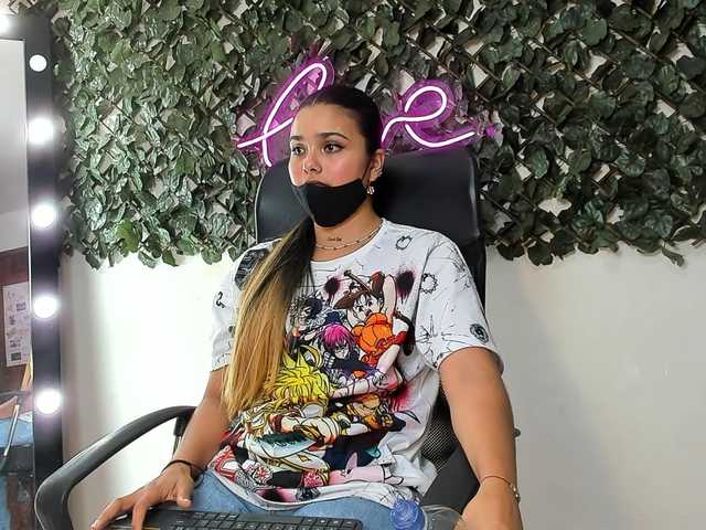 DestinyHills live cam on BongaCams