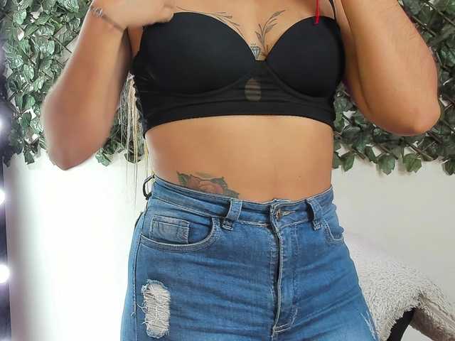DestinyHills live cam on BongaCams