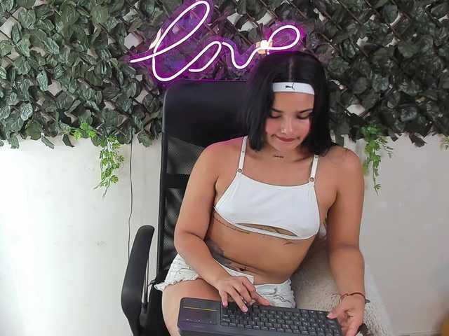 DestinyHills live cam on BongaCams