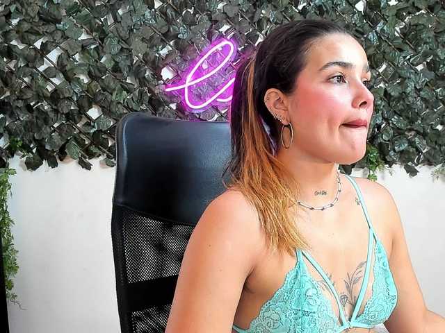DestinyHills live cam on BongaCams