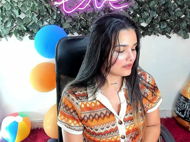 DestinyHills live cam on BongaCams
