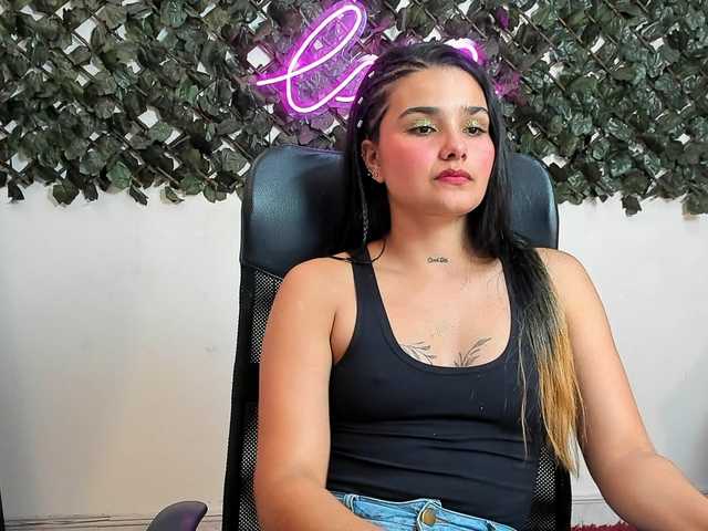 DestinyHills live cam on BongaCams