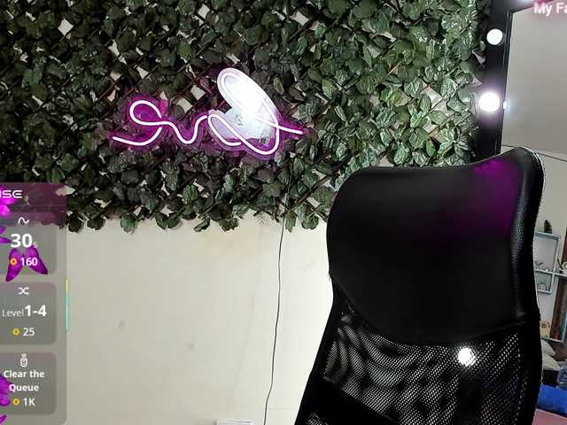 DestinyHills live cam on BongaCams
