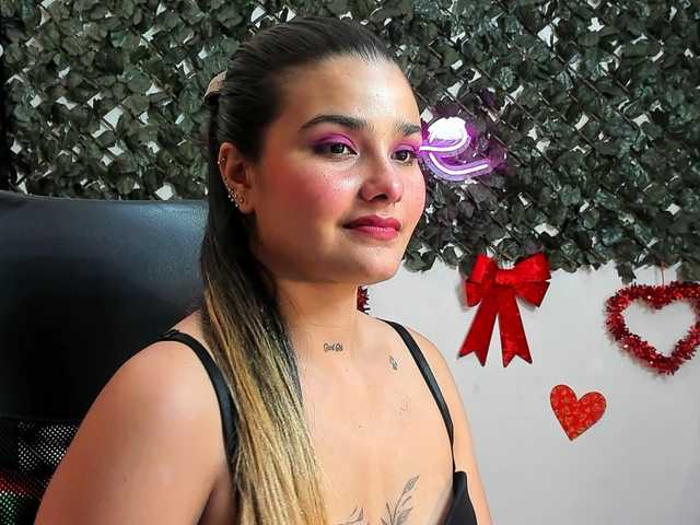 DestinyHills live cam on BongaCams