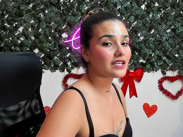 DestinyHills live cam on BongaCams