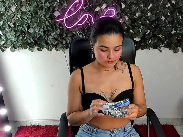 DestinyHills live cam on BongaCams