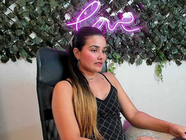 DestinyHills live cam on BongaCams