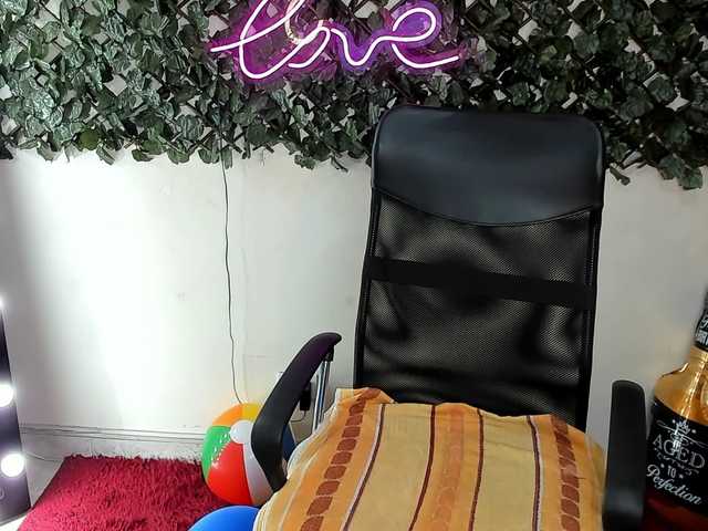 DestinyHills live cam on BongaCams