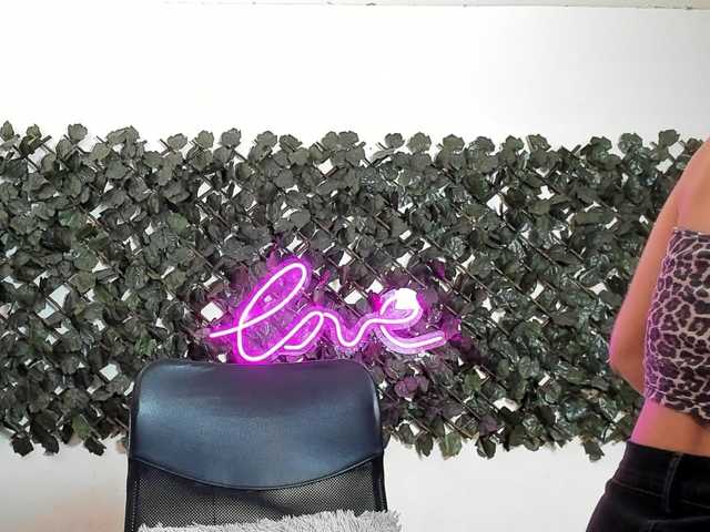 DestinyHills live cam on BongaCams