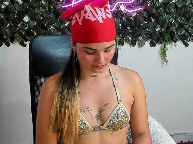 DestinyHills live cam on BongaCams
