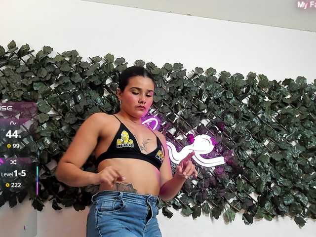 DestinyHills live cam on BongaCams