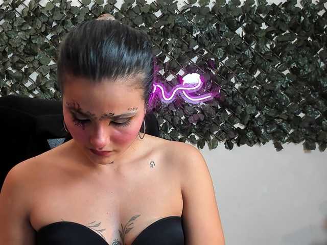 DestinyHills, en directo ahora en BongaCams