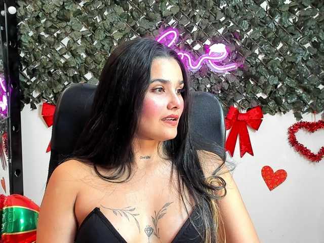 DestinyHills live cam on BongaCams