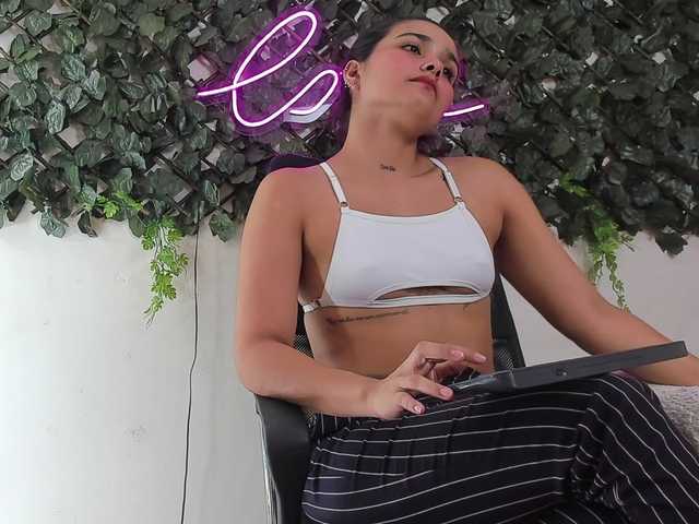 DestinyHills live cam on BongaCams