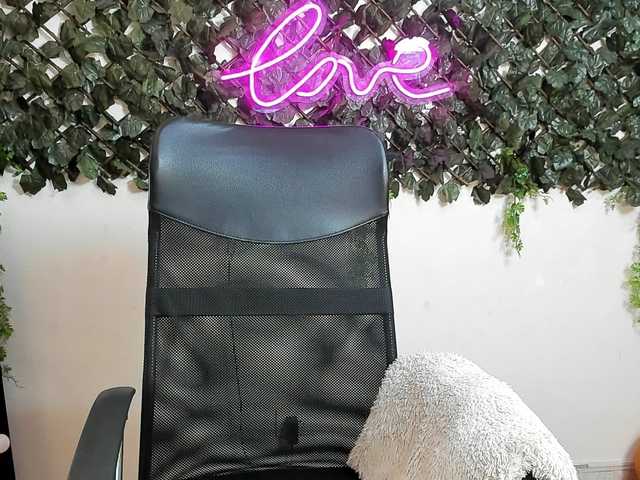 DestinyHills live cam on BongaCams